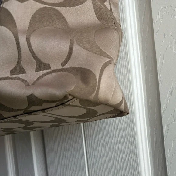 Coach Signature Laura Tote Bag F18335 Brown Tan Preppy Shoulder Purse - Picture 3 of 10